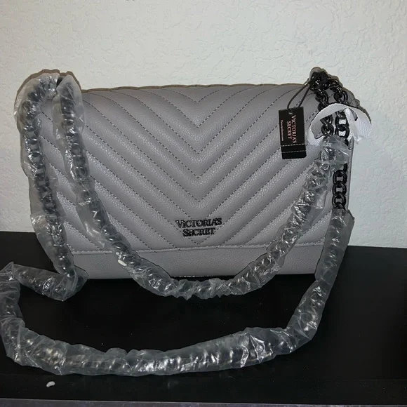 Victoria Secret Pebbled V-Quilt Bond Street Shoulder Bag w/ TAG